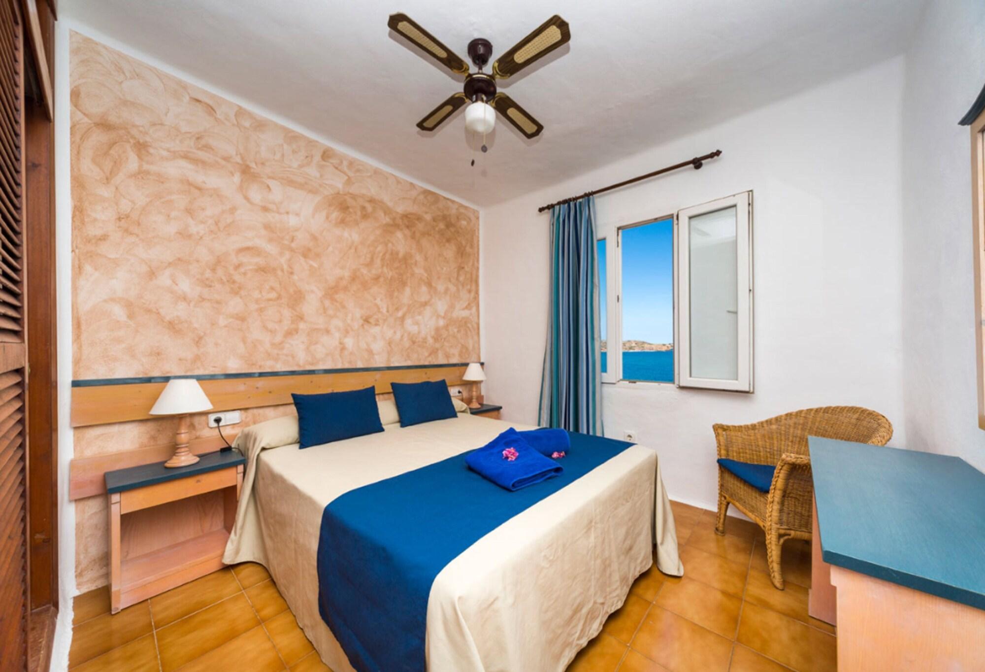 Aparthotel Tramontana Park Fornells  Bagian luar foto
