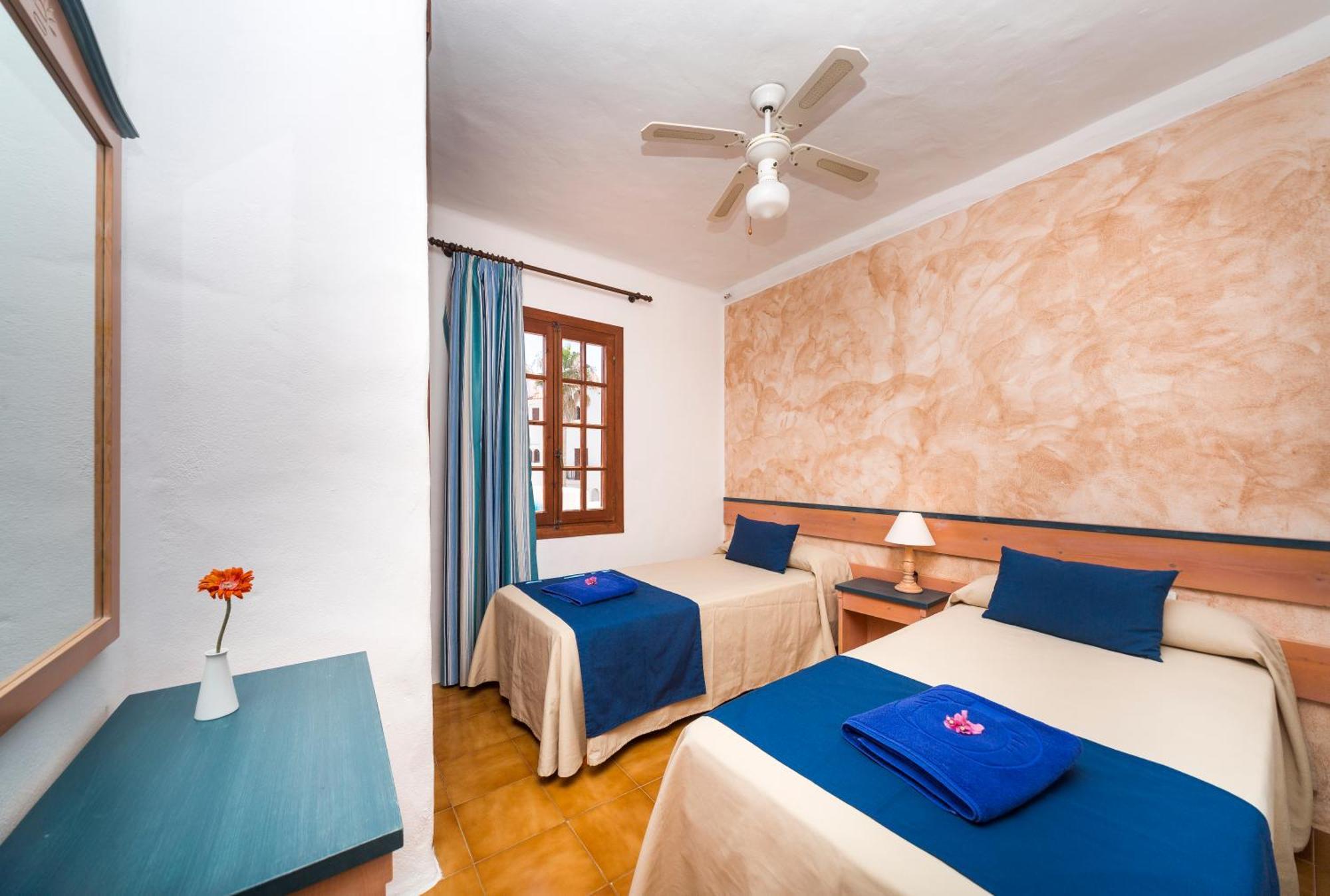 Aparthotel Tramontana Park Fornells  Bagian luar foto
